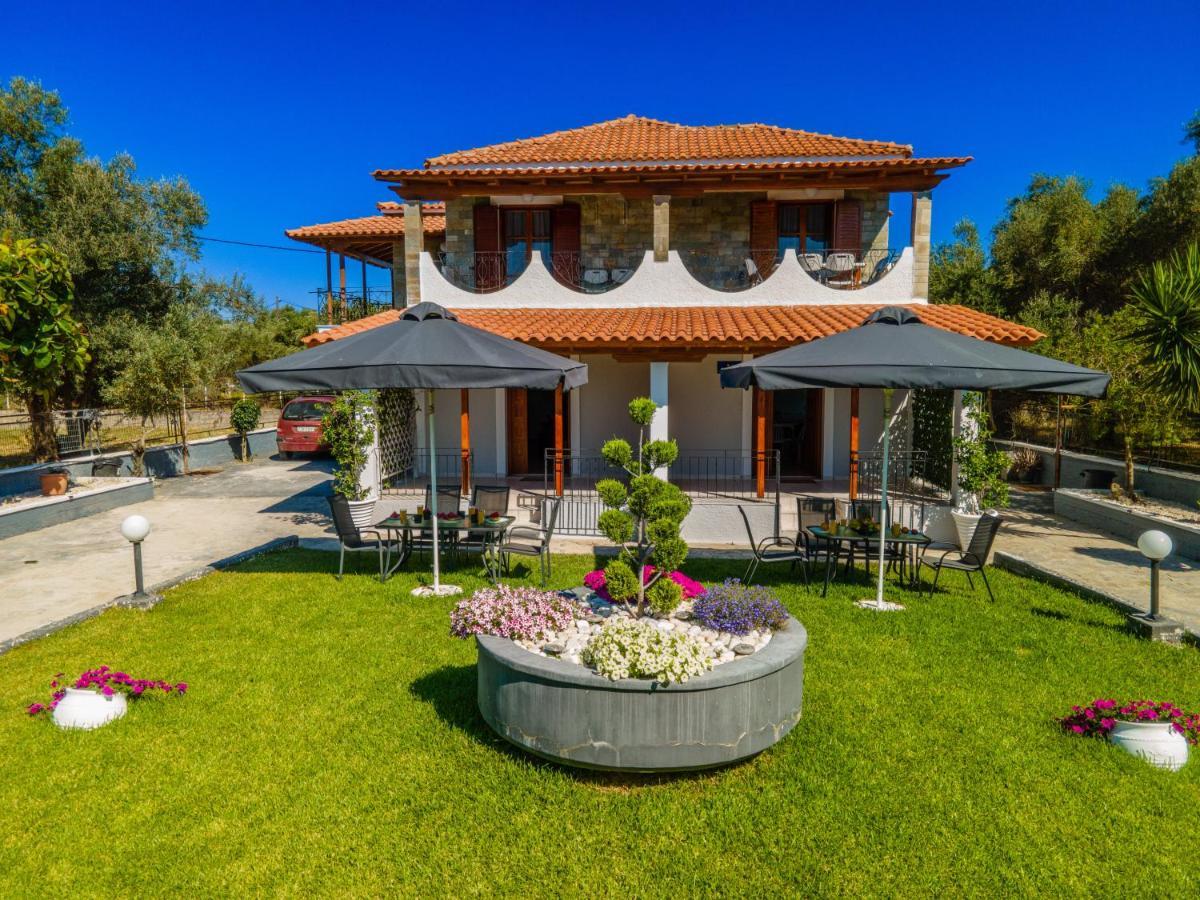 Afroditi Holiday Home - Yellow Apartment Svoronata Exterior foto